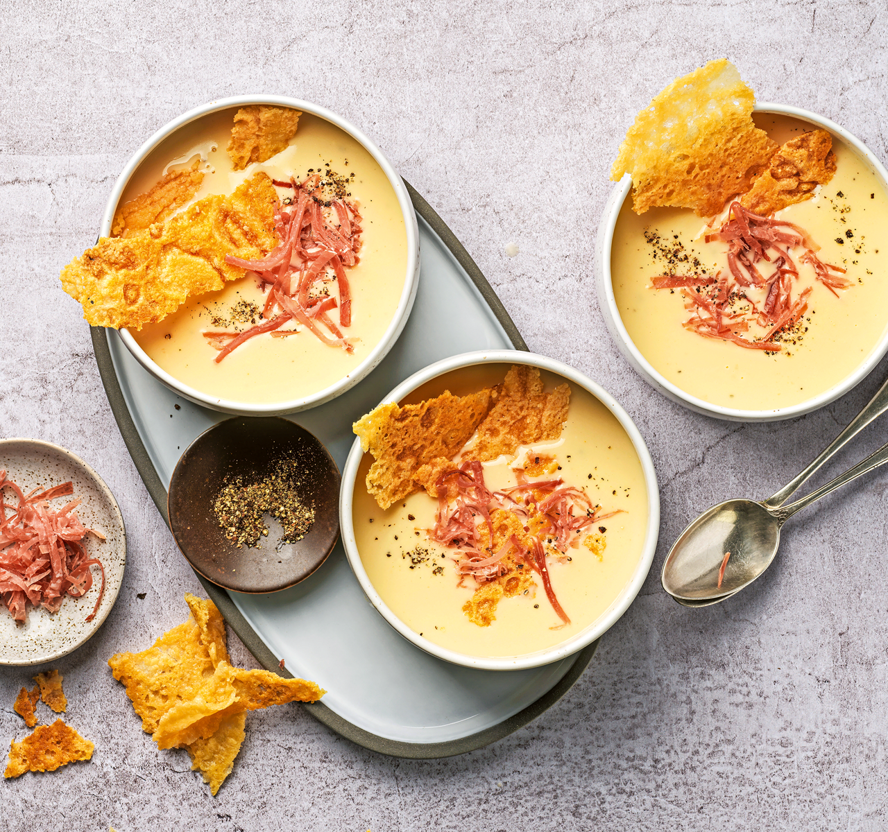 Potage au riesling et jambon cru
