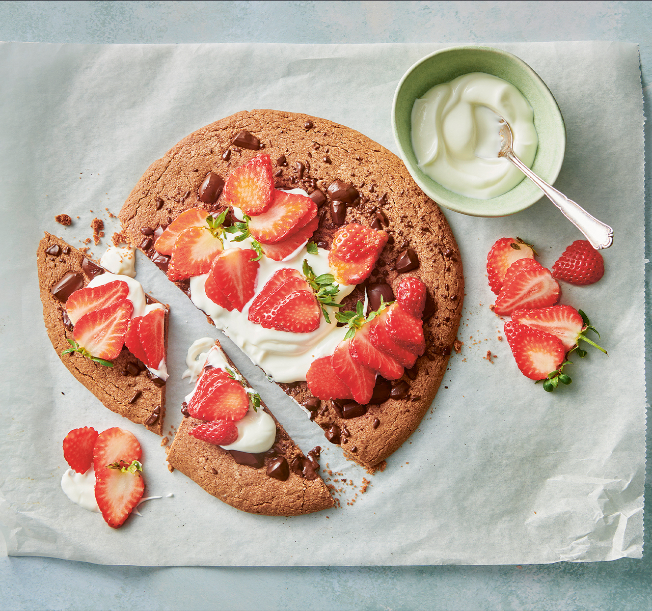 Crostata ai biscotti con fragole