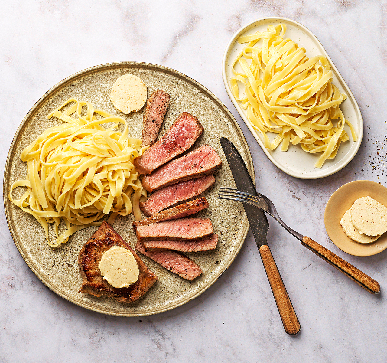 Entrecôte au beurre cannelle et tagliatelles