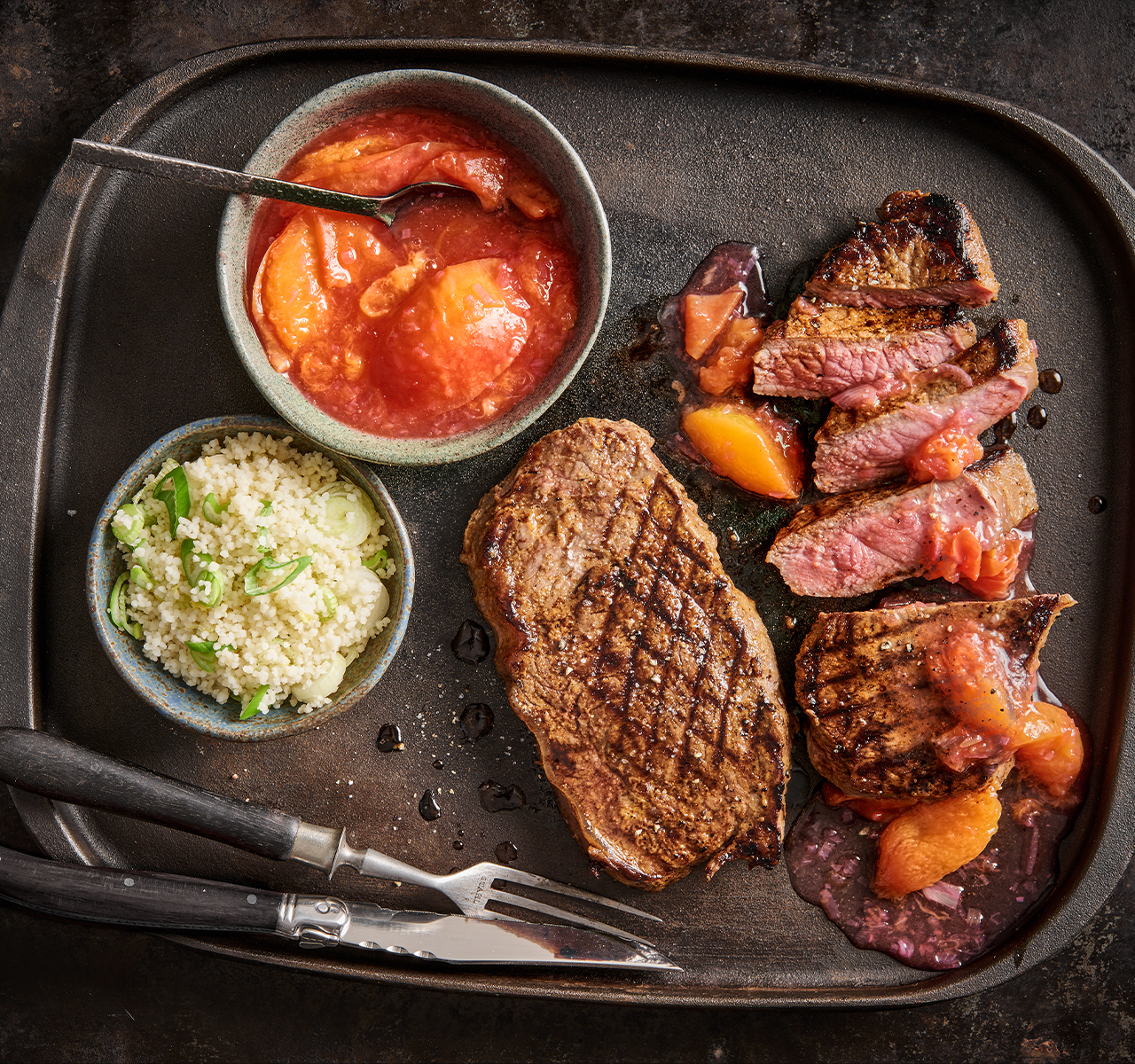 Entrecôte grillée et chutney de nectarines